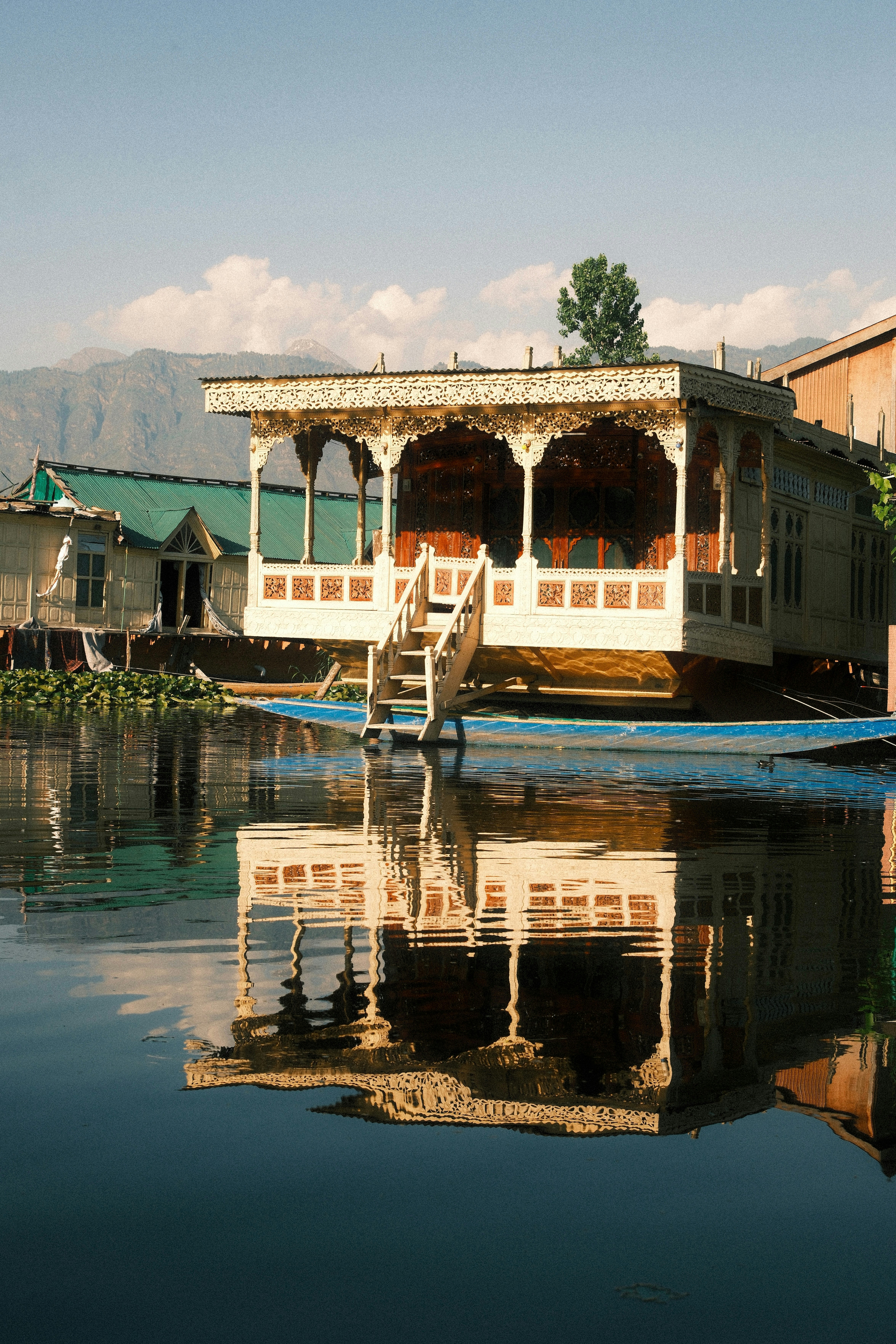 Dal Lake houseboat tour