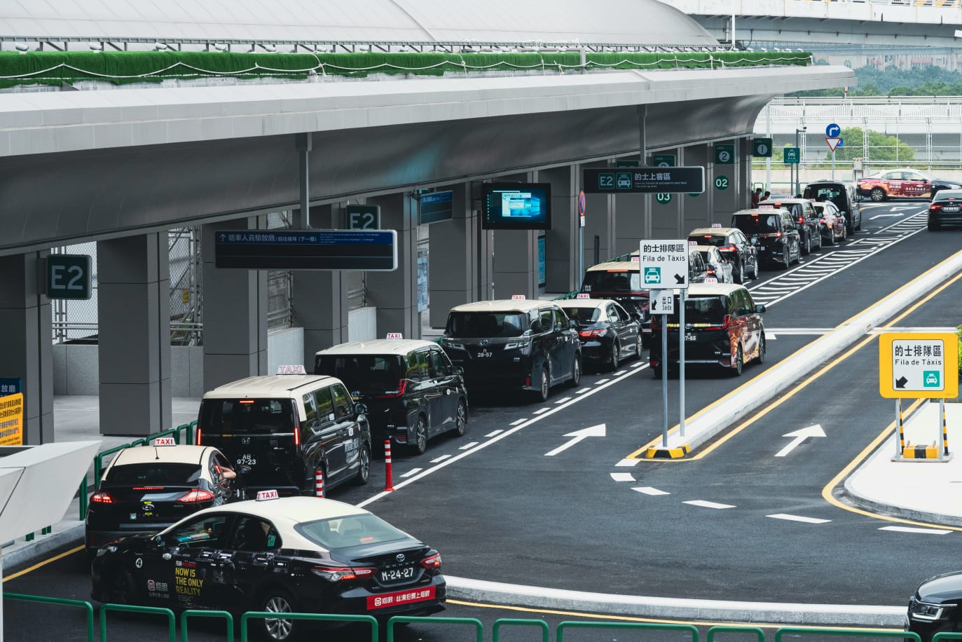 Airport pickup taxi queue and assistance